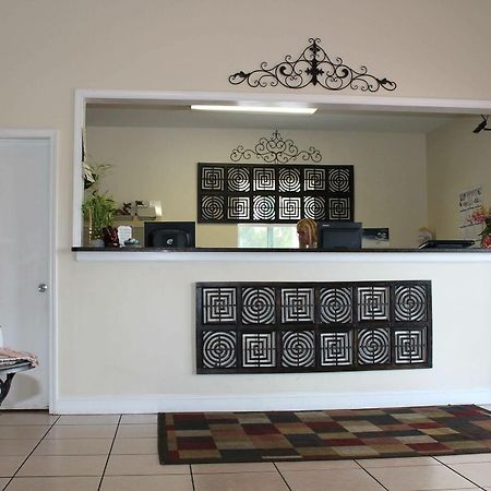 Travelers Inn Kingsland Εξωτερικό φωτογραφία