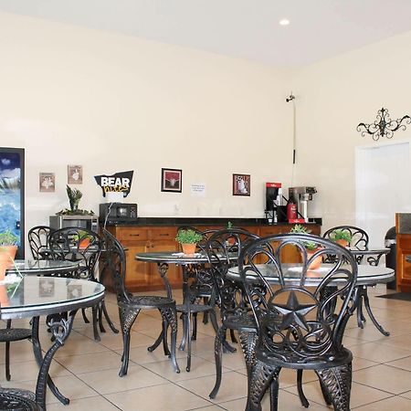 Travelers Inn Kingsland Εξωτερικό φωτογραφία